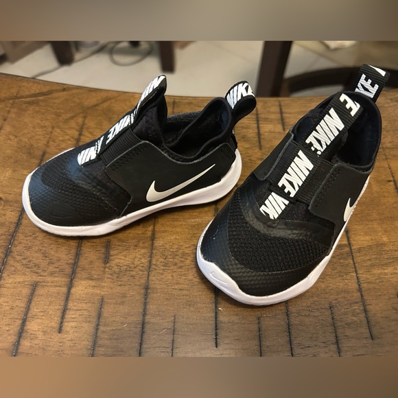 Nike Flexrunner size 5C, EUC - Picture 2 of 5